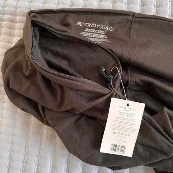 NEW Beyond Yoga Infinity Scarf with Phone/Key Fob/Credit Card/ID Zipper Pocket - Picture 6 of 9
